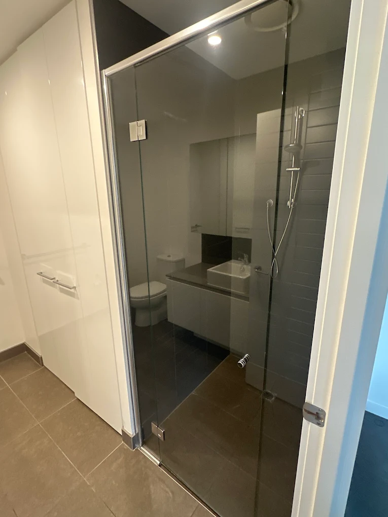 Shower Glass Clean - Diamond Bond Cleaning