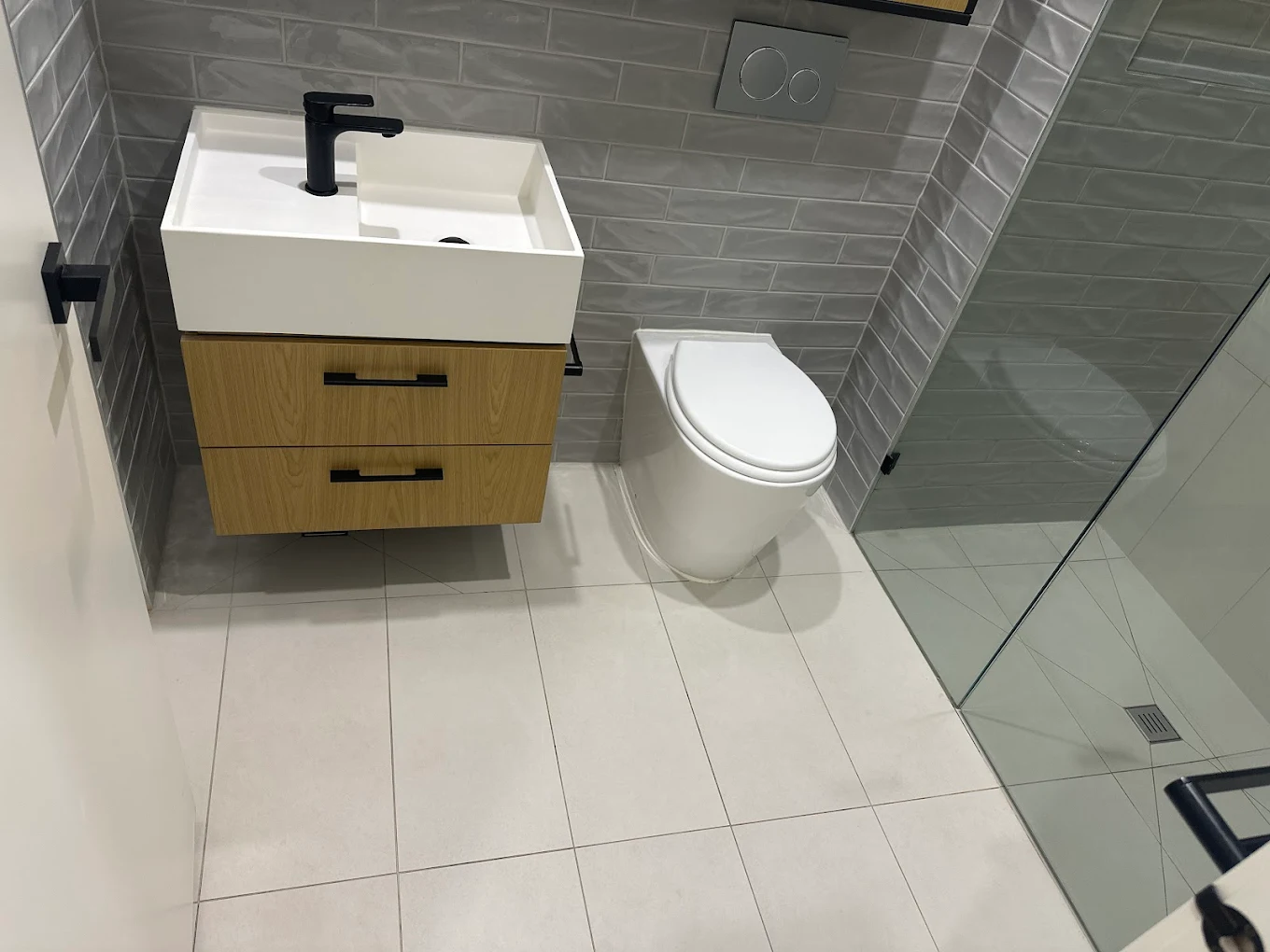Bathroom Vanity Clean - Diamond Bond Cleaning
