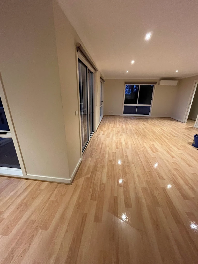 Living Area Floor Clean - Diamond Bond Cleaning