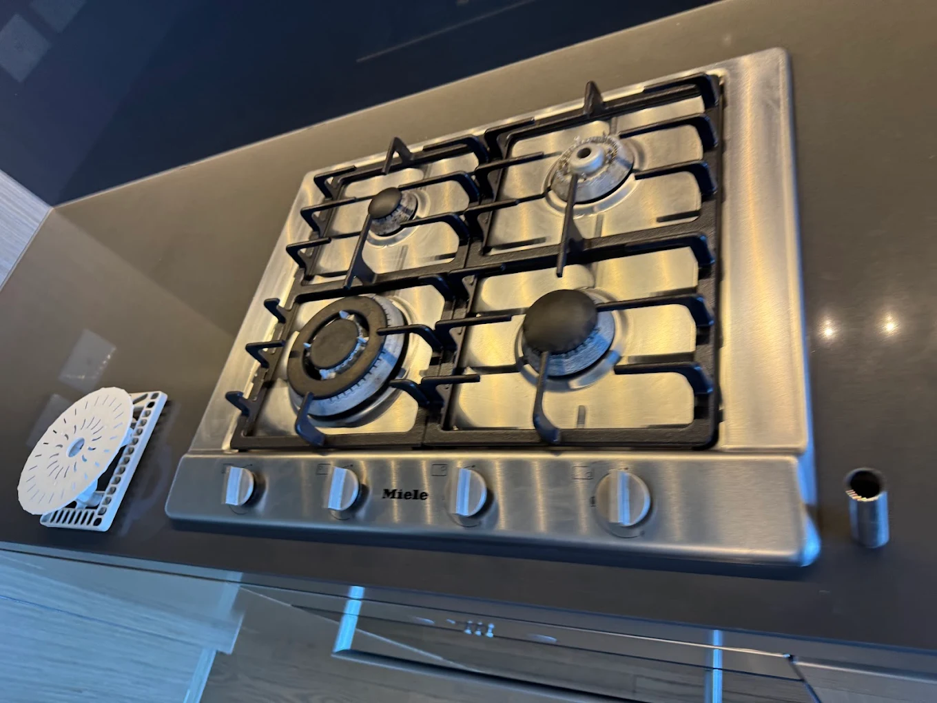 Cooktop detail clean example - Diamond Bond Cleaning Springfield